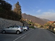 07 Partenza dalla piazzetta-parcheggio di Sopracorna (540 m) di Ubiale